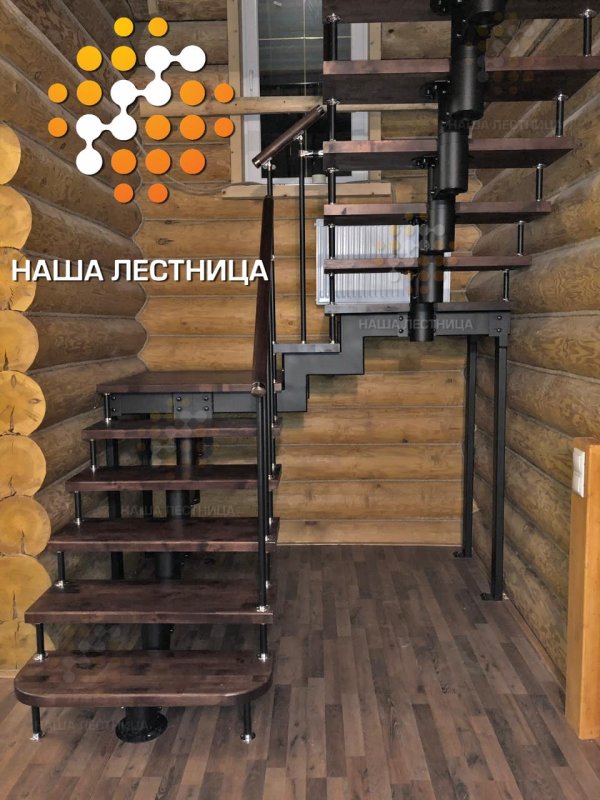 Полувинтовая лестница на второй этаж