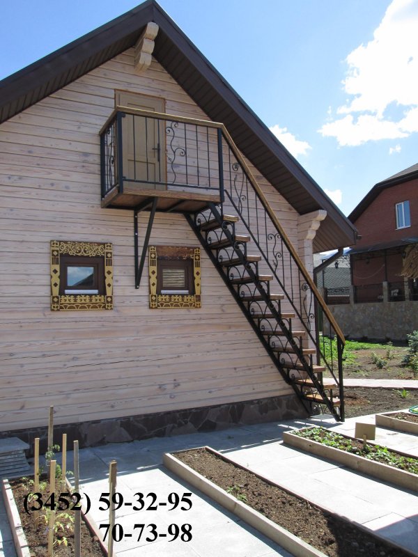 Лестница на мансарду с улицы