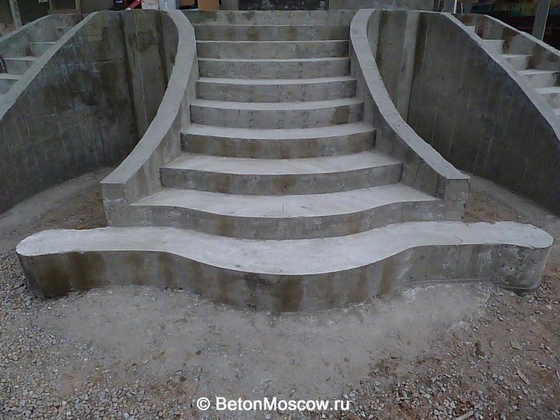 Наружные лестницы из бетона