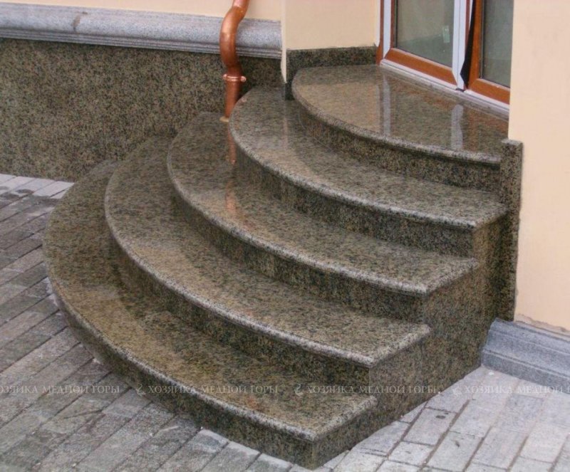 Лестница бетонная уличная