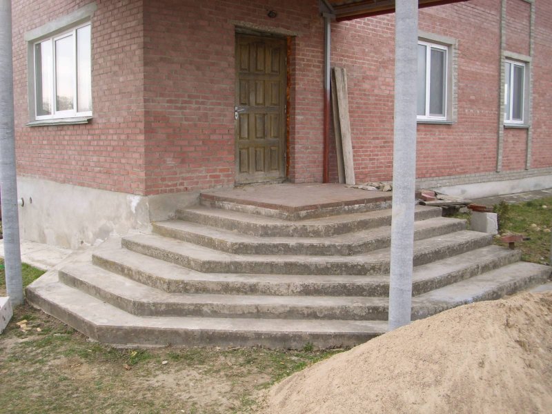 Лестница входная бетонная