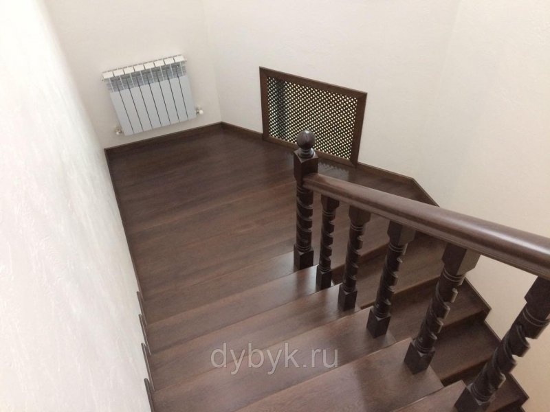Лестница из дуба в интерьере