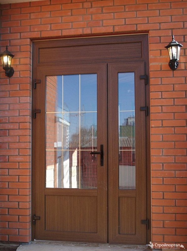 Двери стеклянные входные VEKA