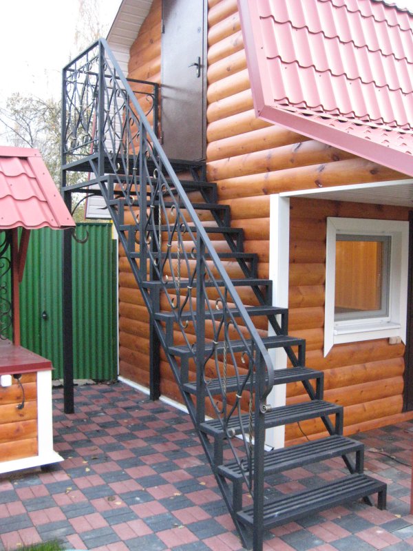 Лестница металлическая уличная