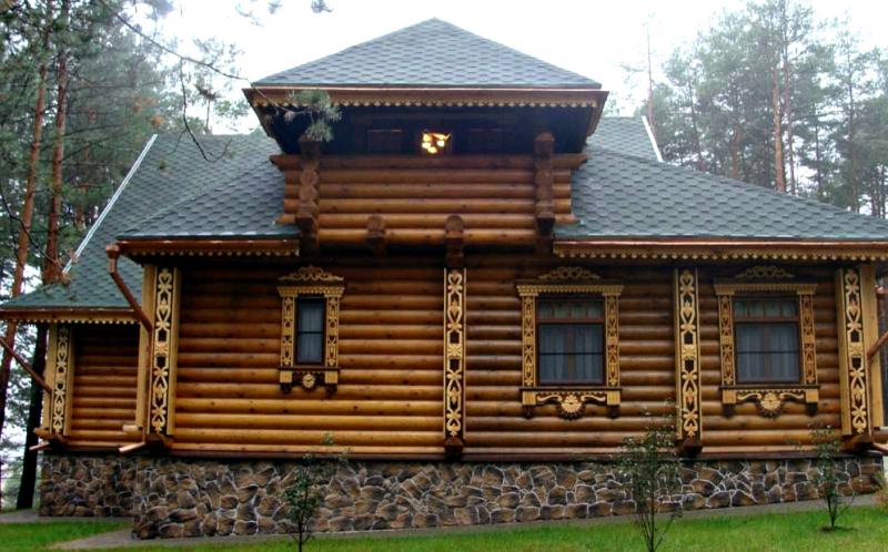 Фасады рубленных домов из бревна