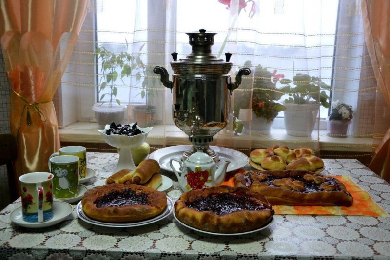 Самовар с пирогами