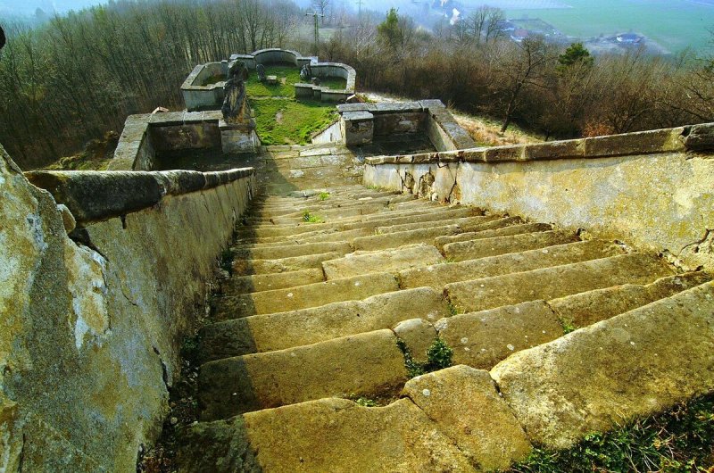 Каменная лестница в горах
