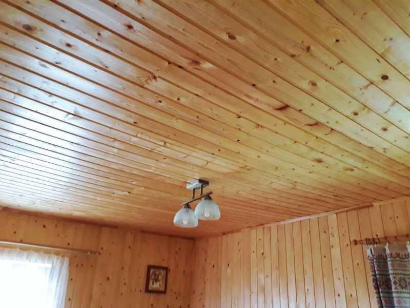 Реечный потолок на даче