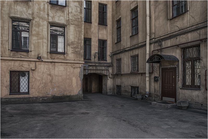 Каменные здания Питер дворы