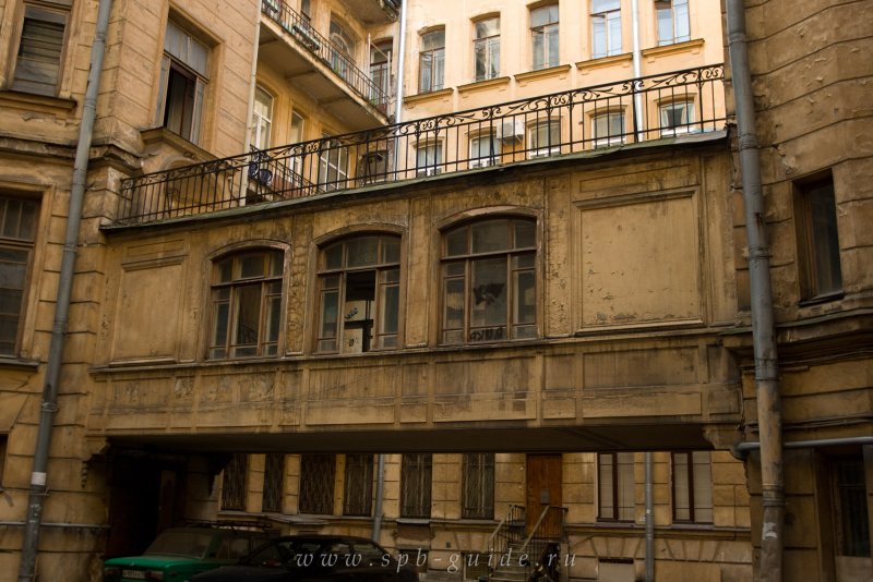 Старинные дома Петербурга