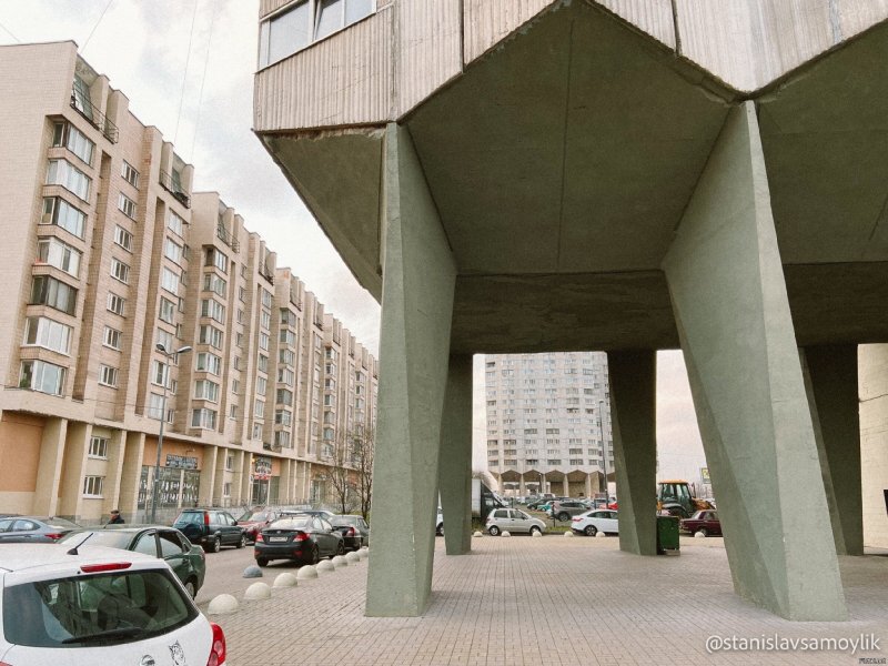 Дом на курьих ножках Санкт-Петербург Октябрьский проспект