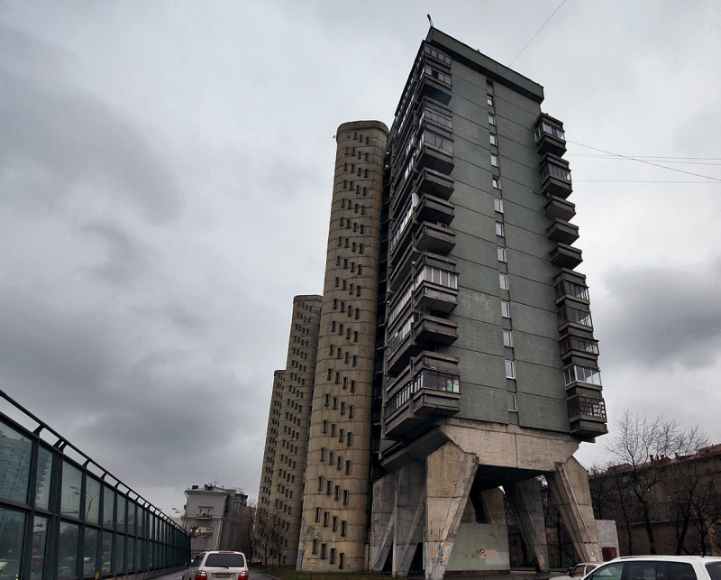 Многоэтажка на курьих ножках