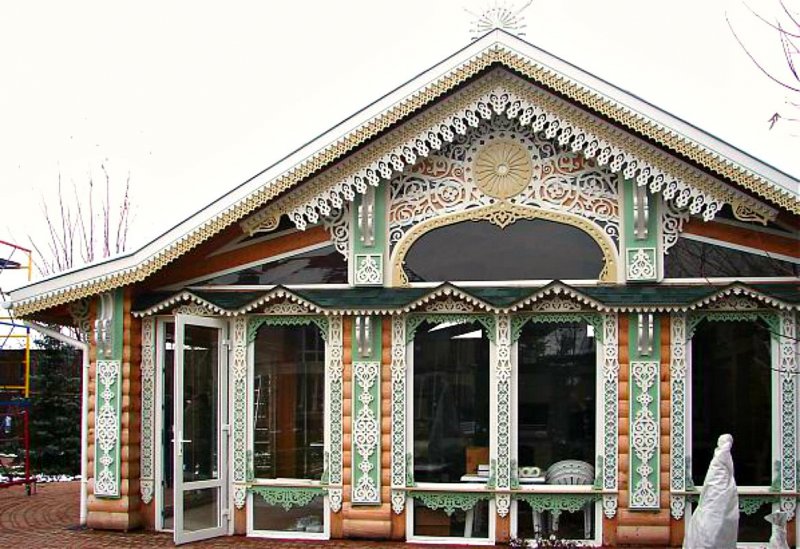 Резные фасады домов