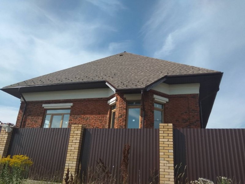 Кирпич рваный камень дом