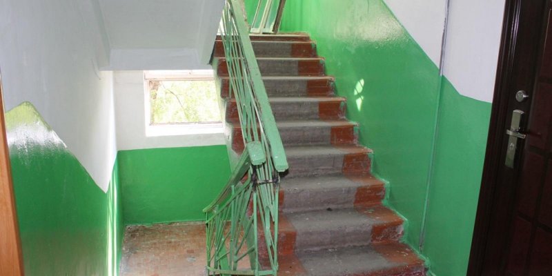 Ступеньки в подъезде