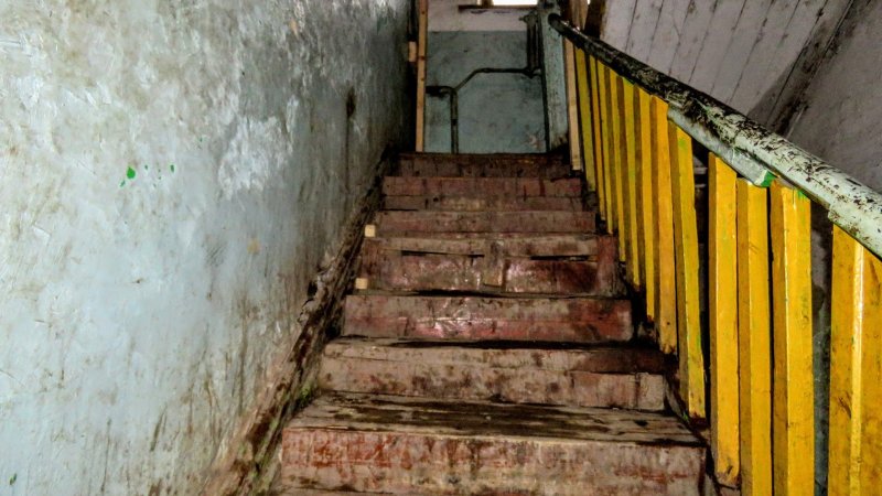 Лестница в подъезде хрущевки