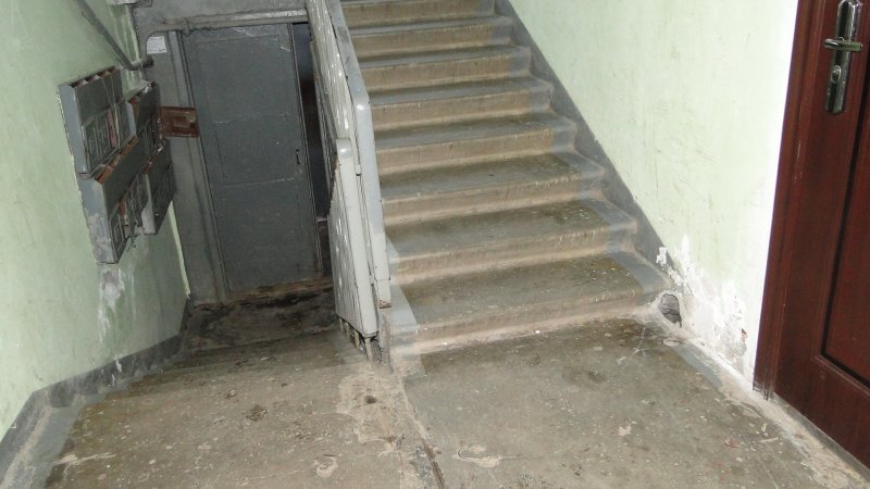 Ступеньки в подъезде