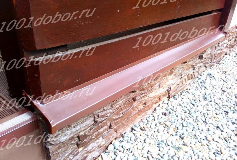 Отлив пластиковый на цоколь 100на200