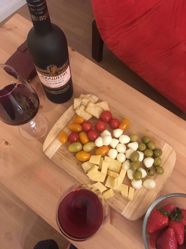 Пью вино дома