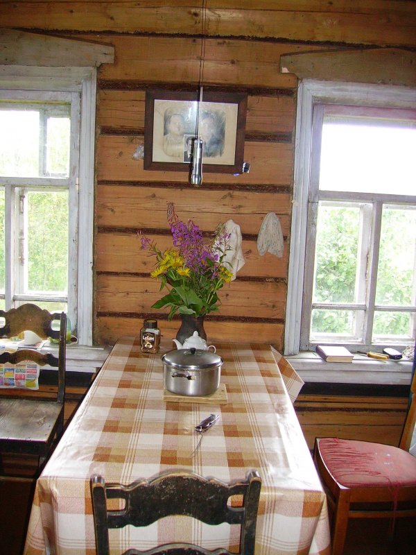Сельский дом внутри