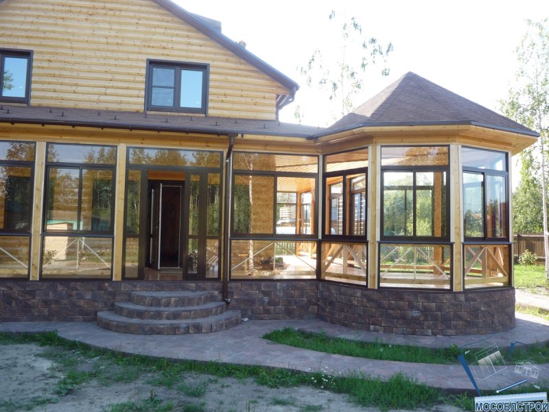 Остекление веранды Rehau