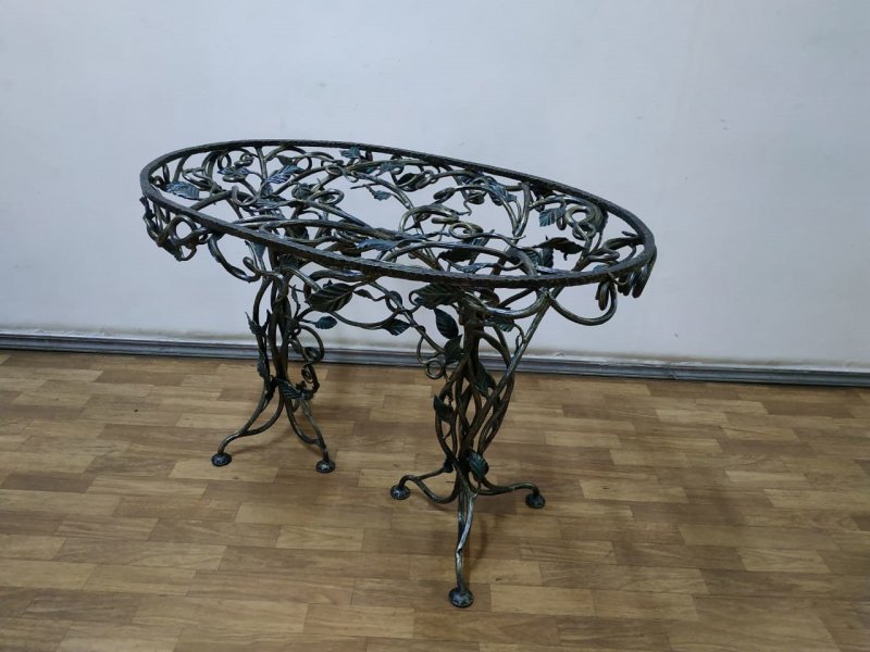 Кованые столики со стеклом