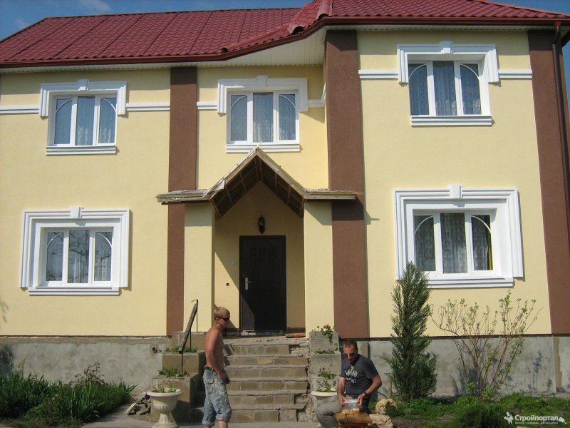Мокрый фасад с декоративными элементами