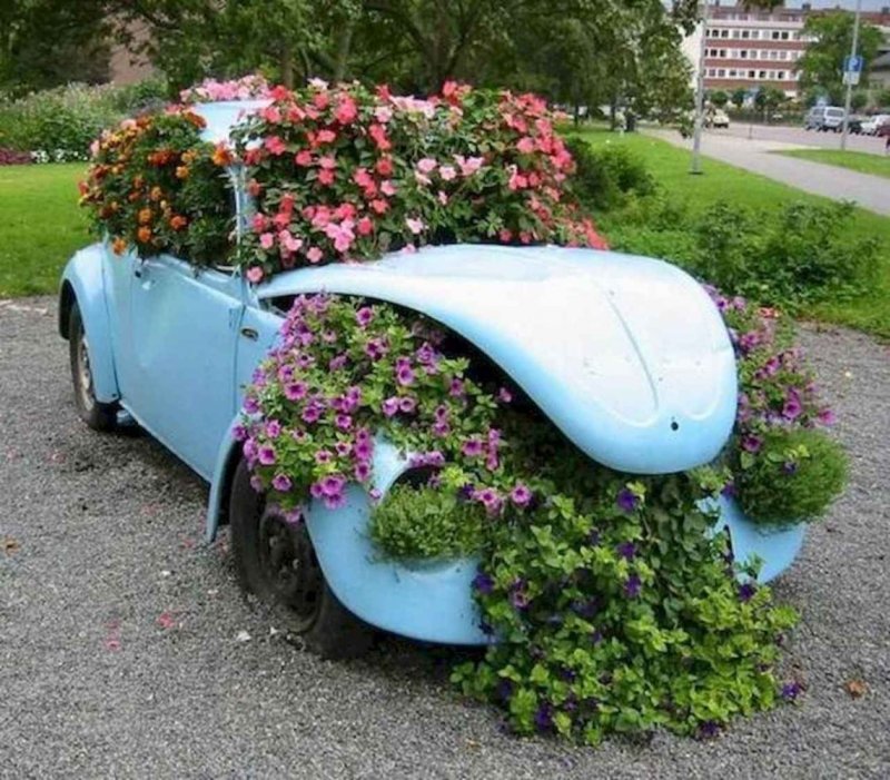 Клумба из автомобиля