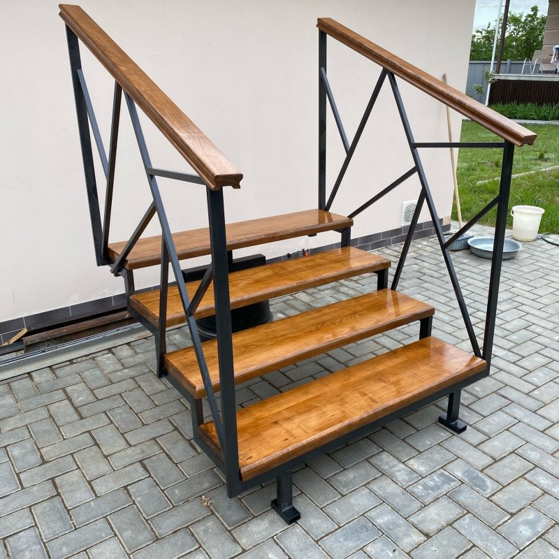 Металлические ступеньки