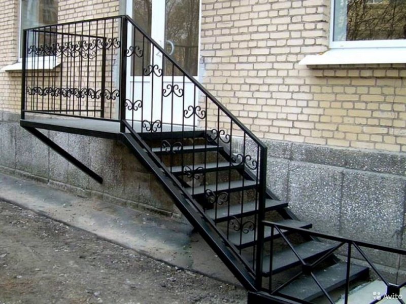 Уличные поручни для лестниц металлические