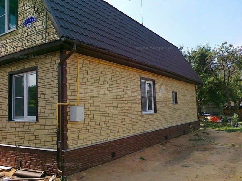 Дом из сайдинга под камень