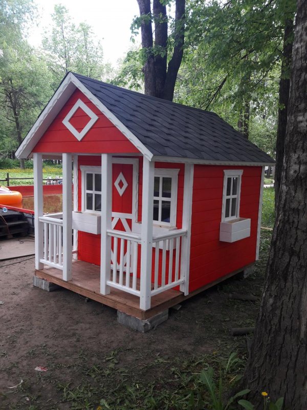 Детский деревянный домик