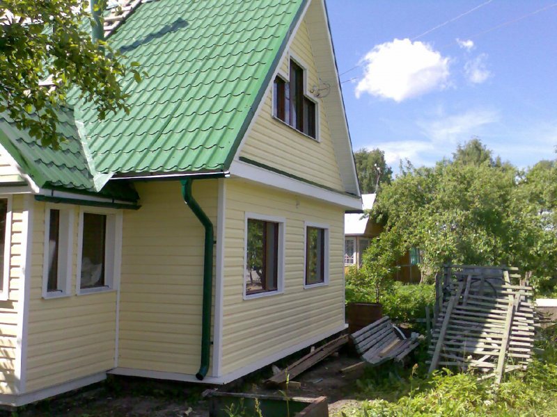 Дачный домик отделанный сайдингом