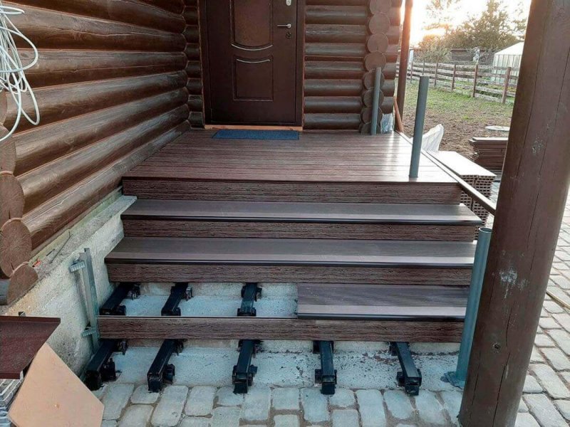 Лестница из террасной доски