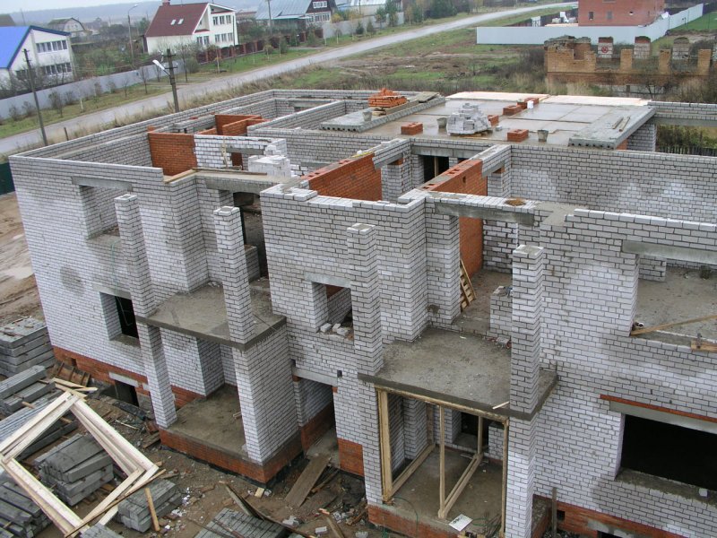 Кирпично-монолитный дом