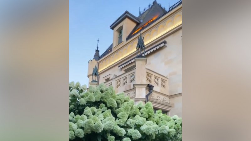 Дворец Аллы Пугачевой в деревне грязь