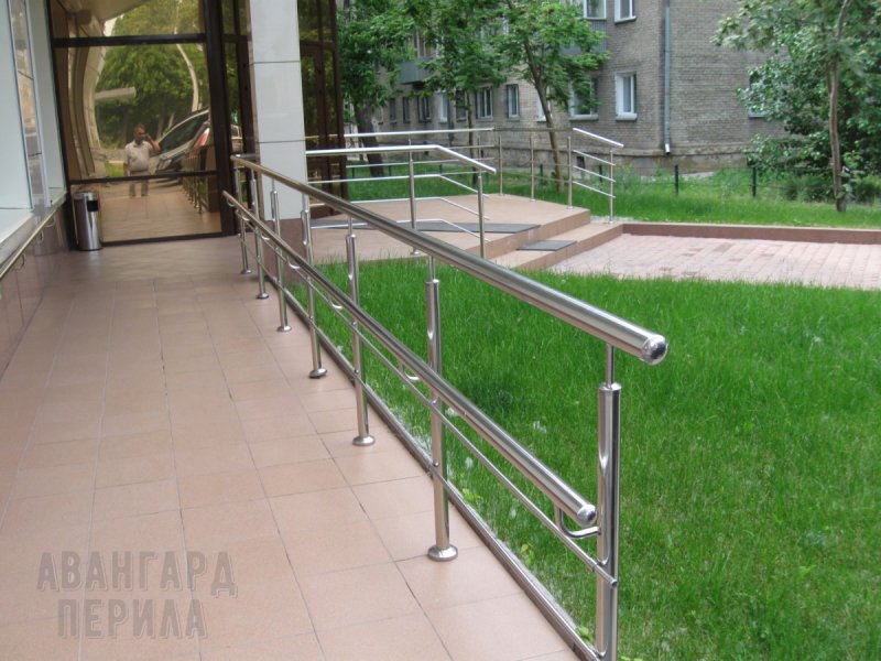 Поручни для пандуса