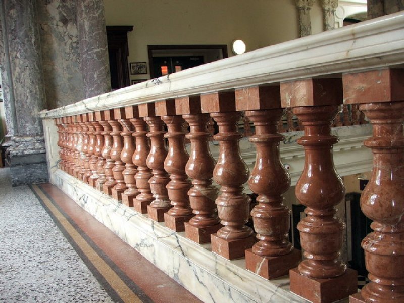 Мраморные балясины