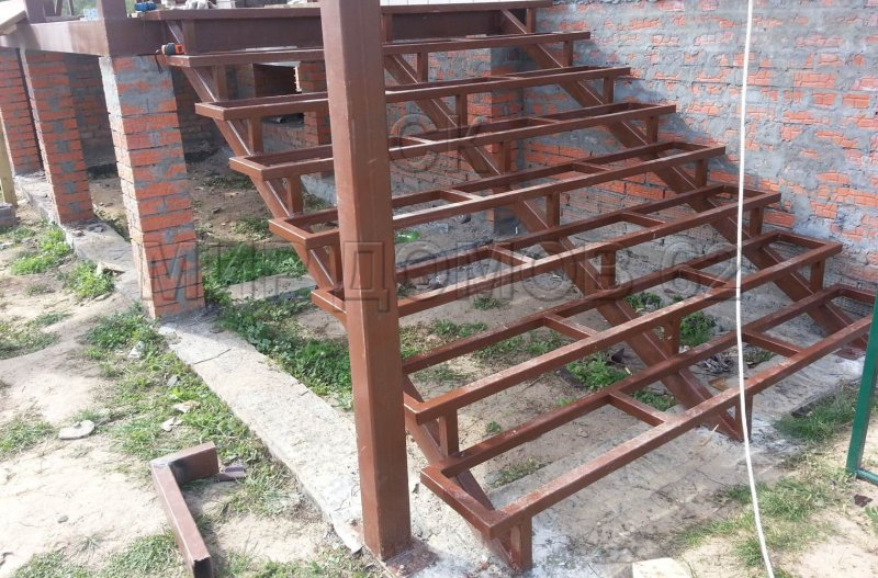 Каркас для ступеней крыльца из металла