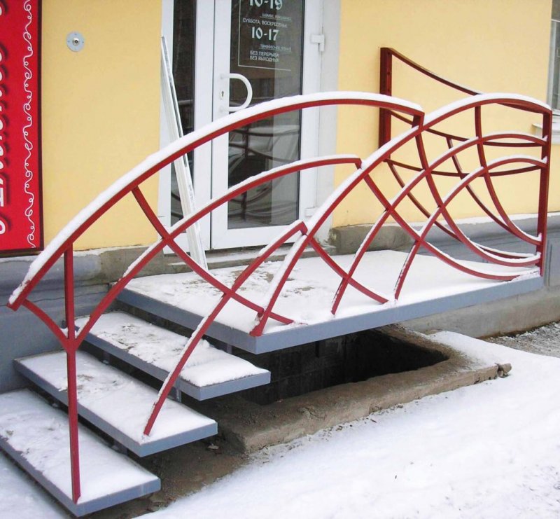 Входная лестница из профильной трубы
