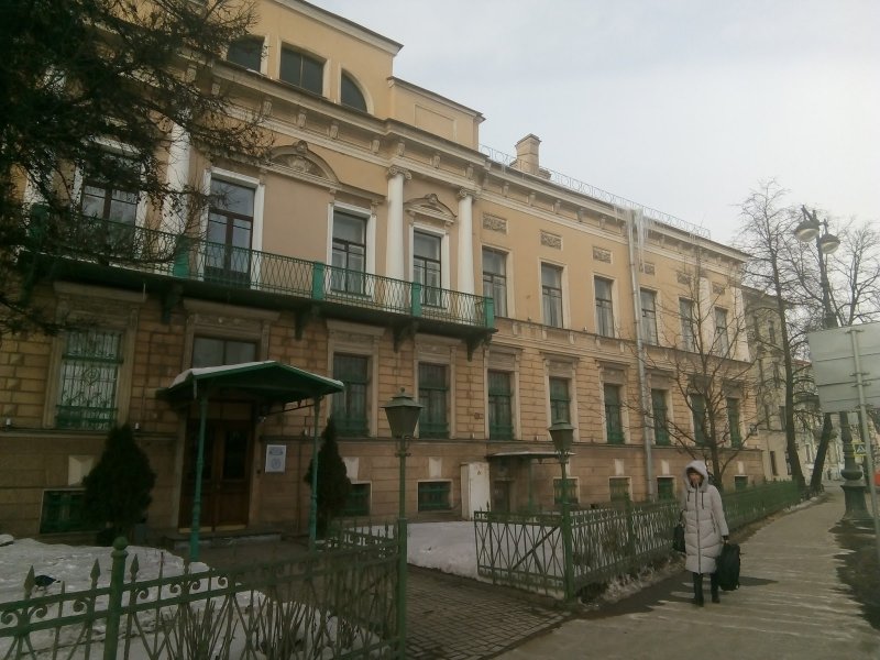 Набережная лейтенанта Шмидта 37