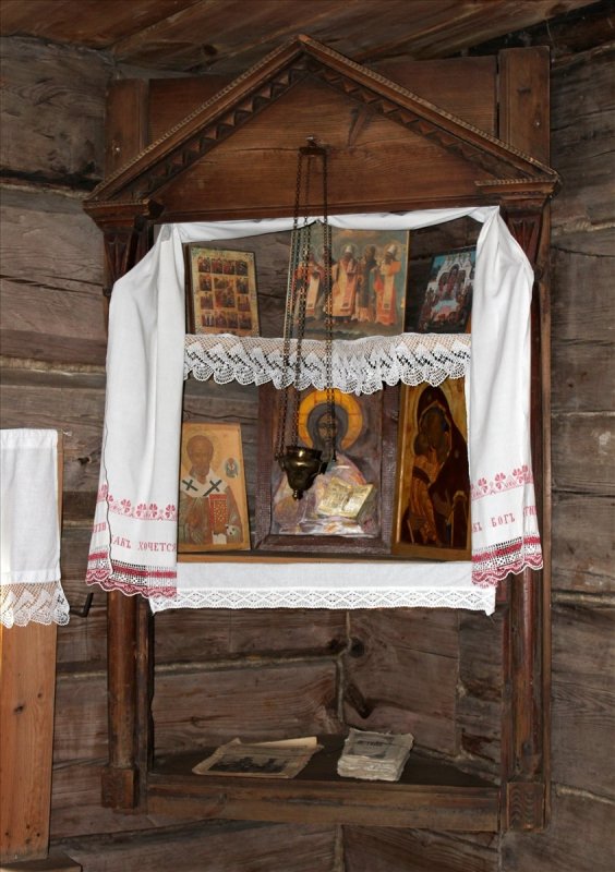 Красный угол божница