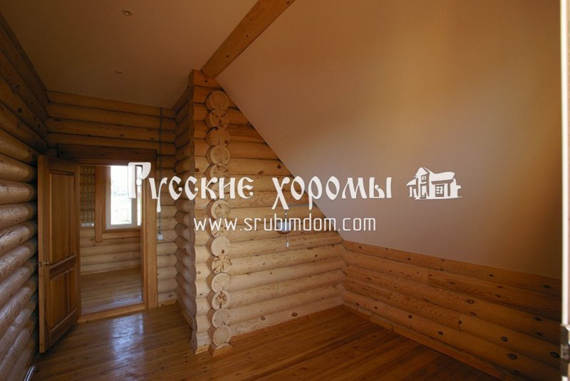 Натяжной потолок в бревенчатом доме