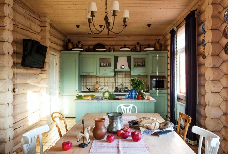 Кухня-гостиная бревенчатого дома в стиле Прованс