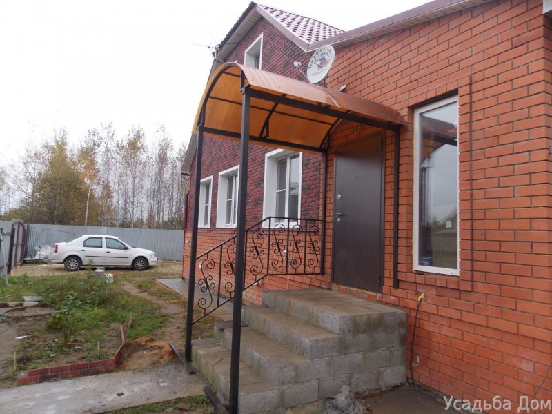 Козырек на крыльцо из профтрубы