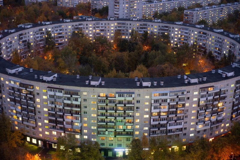 Огромный круглый дом