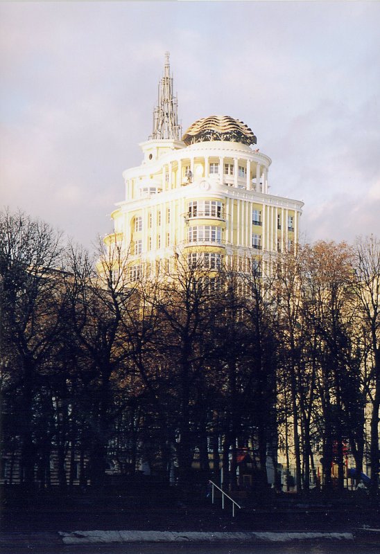 Малая Бронная метро