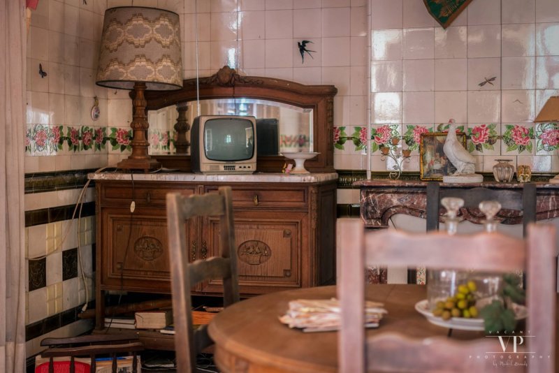 Французский дом в деревне внутри