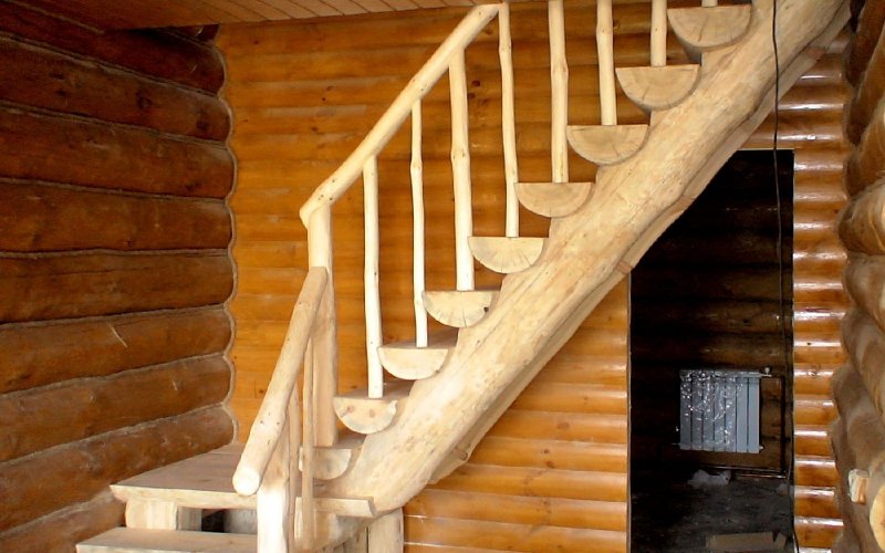 Деревянные лестницы из бревна