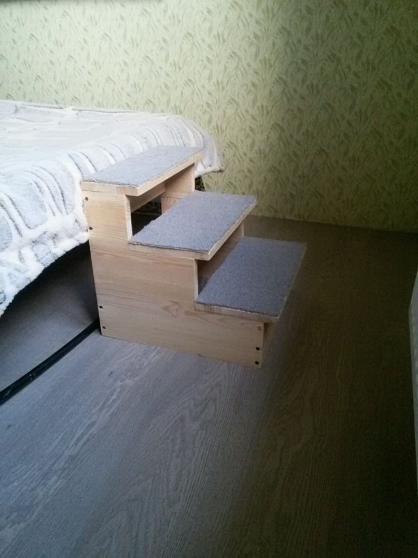Тумбочка лестница